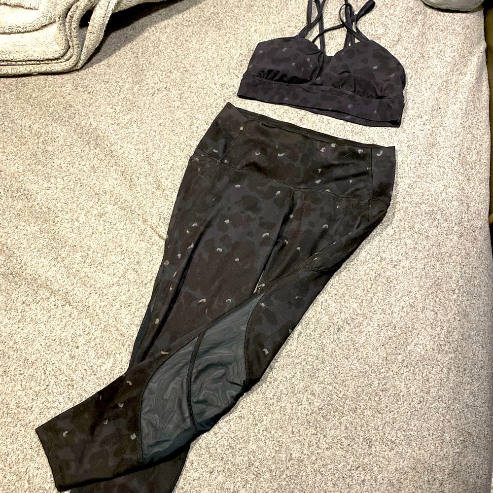 Cheetah matching set! Leggings and sports bra.